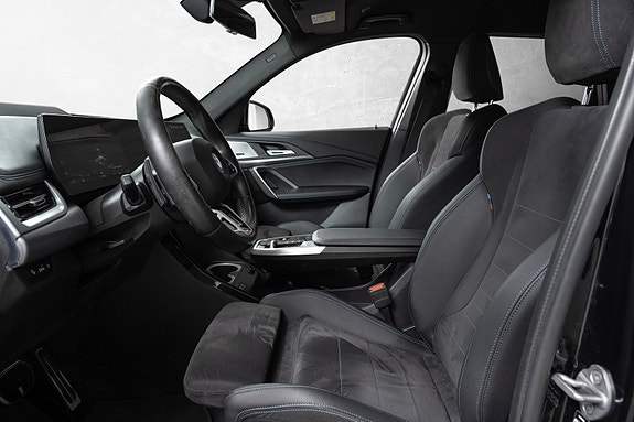 BMW iX1 10 of 27