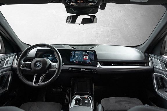 BMW iX1 19 of 27