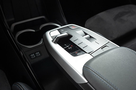 BMW iX1 13 of 27