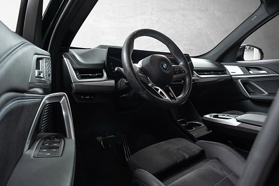 BMW iX1 17 of 27