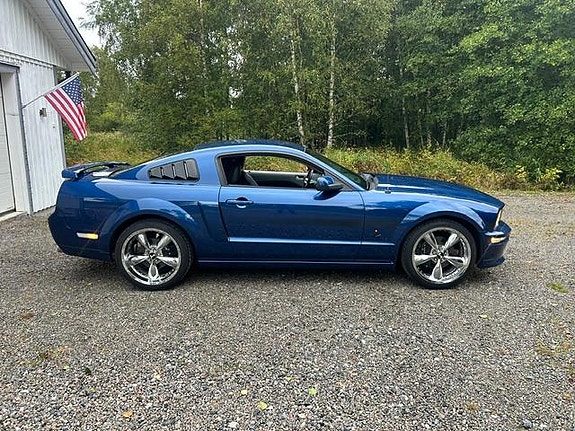Ford Mustang 2 of 30