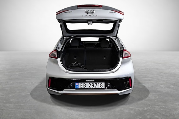Hyundai IONIQ 8 of 24