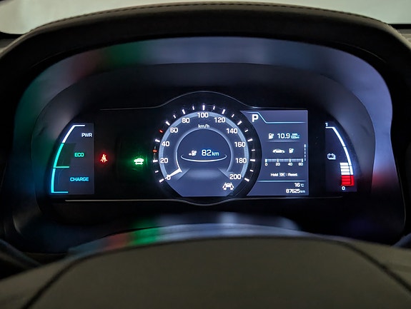 Hyundai IONIQ 16 of 24