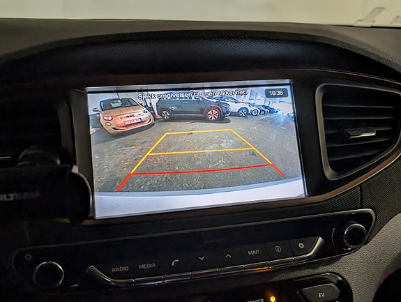 Hyundai IONIQ 18 of 24