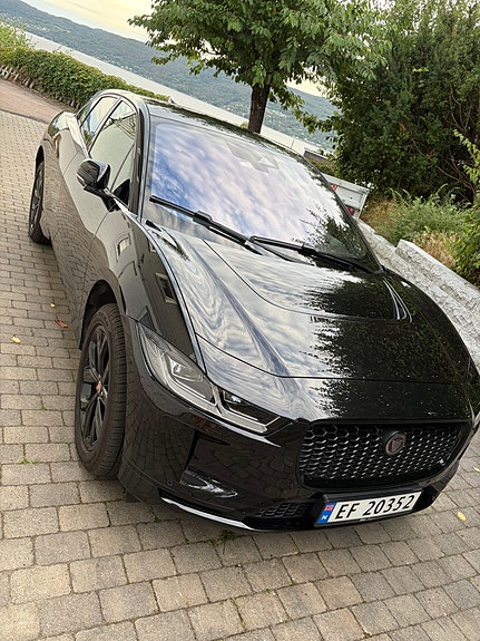 Jaguar I-PACE 3 of 11