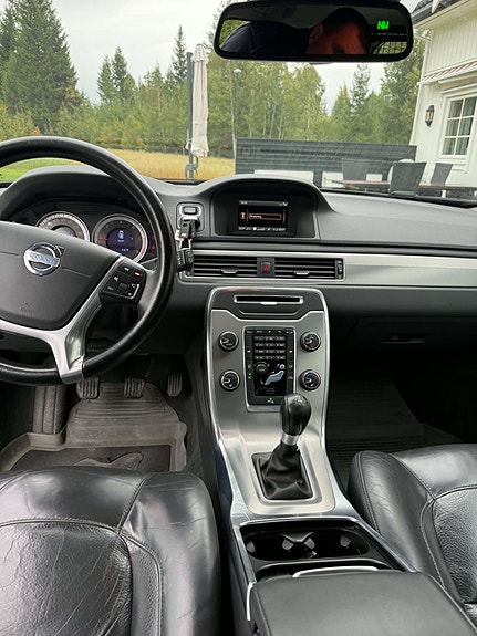 Volvo V70 2 of 14
