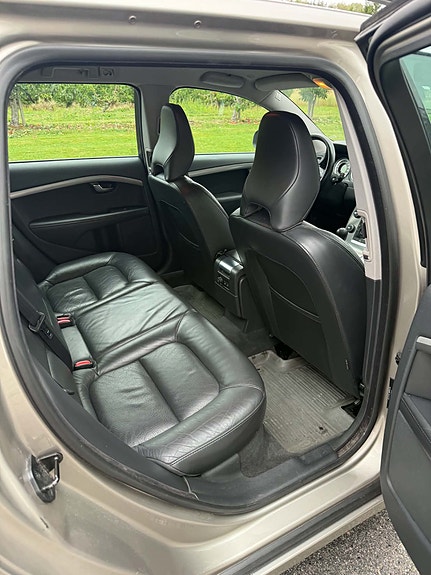 Volvo V70 9 of 14