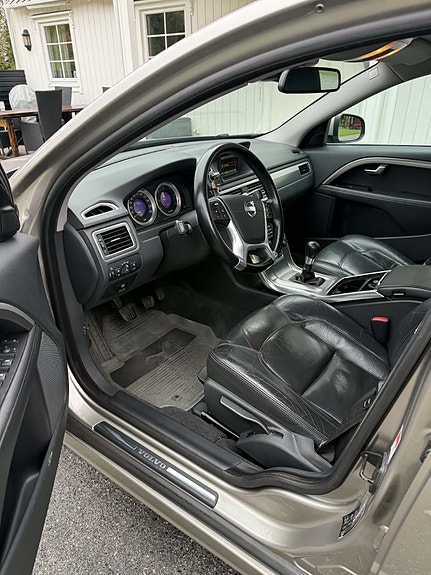 Volvo V70 3 of 14