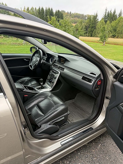 Volvo V70 8 of 14