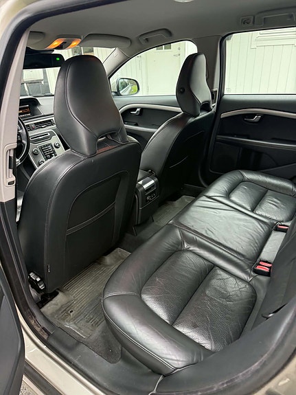 Volvo V70 4 of 14