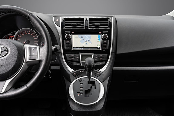 Toyota Verso-S 24 of 30
