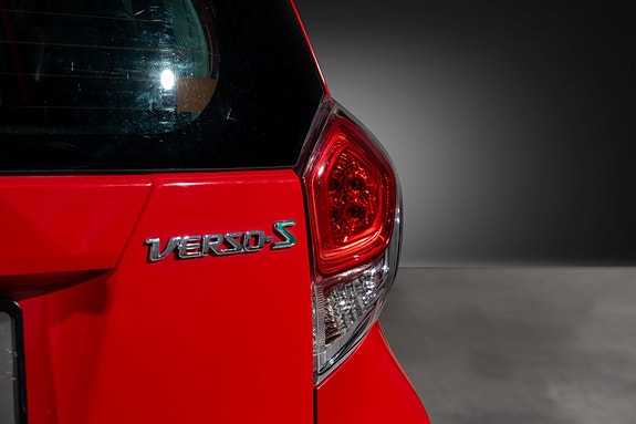 Toyota Verso-S 9 of 30