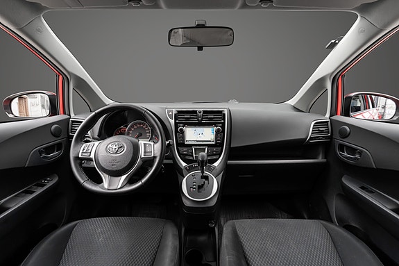 Toyota Verso-S 13 of 30