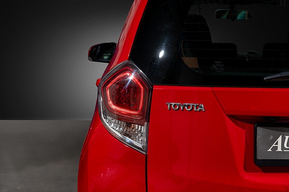 Toyota Verso-S 8 of 30