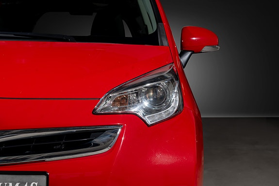 Toyota Verso-S 4 of 30