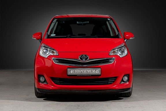 Toyota Verso-S 3 of 30