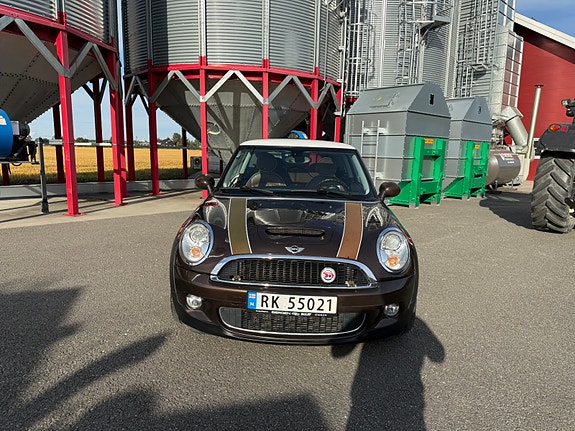 MINI Cooper S 10 of 30