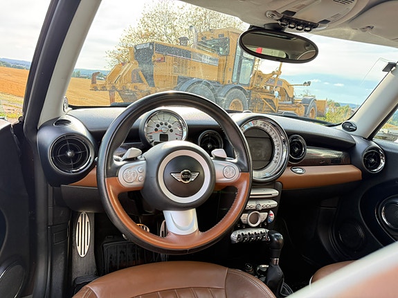 MINI Cooper S 17 of 30