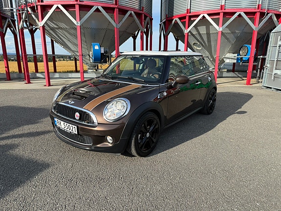 MINI Cooper S 2 of 30