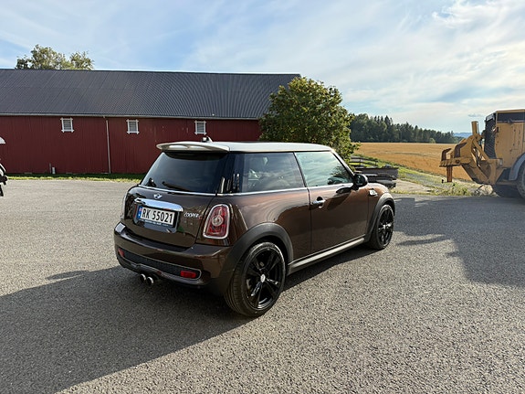 MINI Cooper S 7 of 30