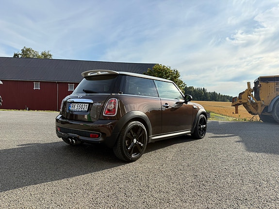 MINI Cooper S 6 of 30