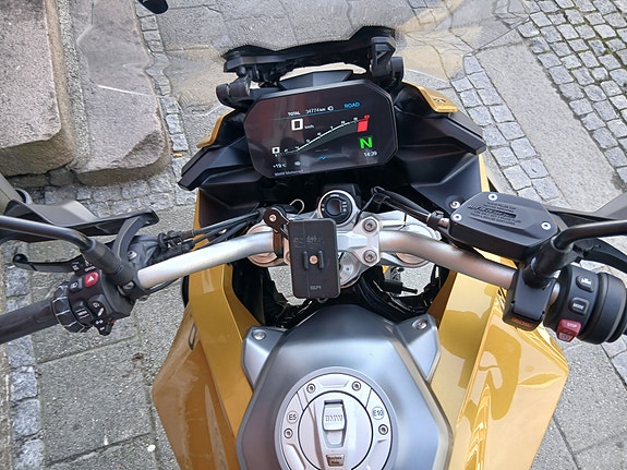 BMW F 900 XR 7 of 11
