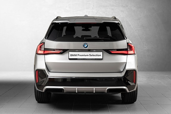 BMW iX1 5 of 30