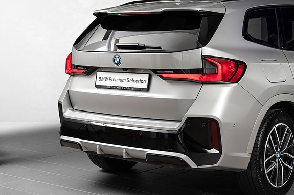 BMW iX1 6 of 30