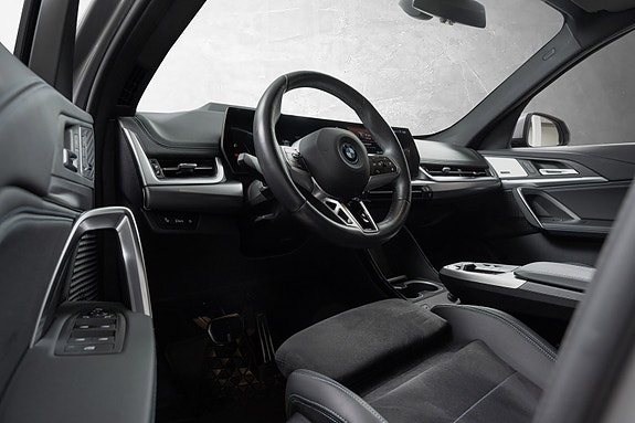 BMW iX1 17 of 30