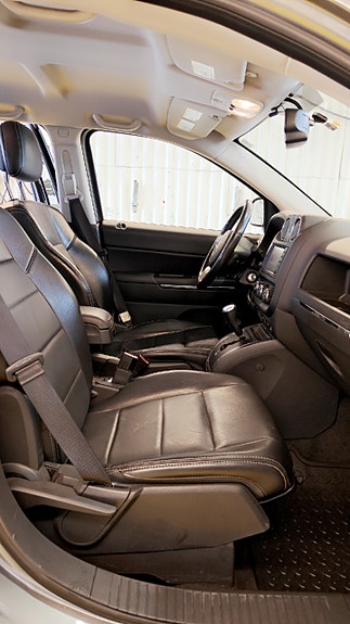 Jeep Compass 8 of 15