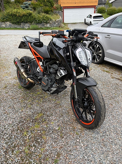 KTM 125 Duke 2 of 7