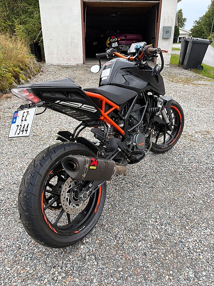KTM 125 Duke 3 of 7