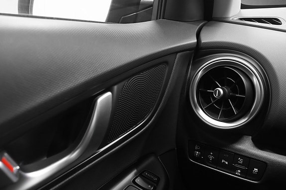 Hyundai Kona 26 of 30