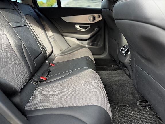 Mercedes-Benz C350 e 25 of 30