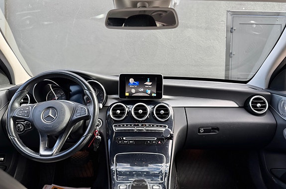 Mercedes-Benz C350 e 26 of 30