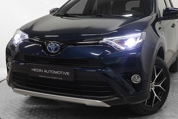 Toyota RAV4 4 of 27