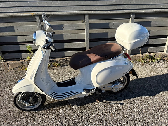 Vespa Primavera 50 2 of 9