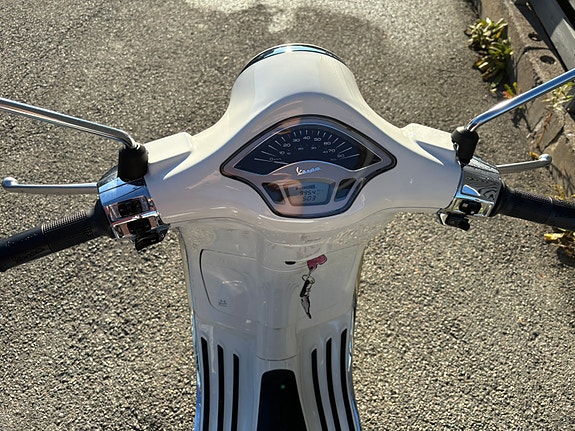 Vespa Primavera 50 3 of 9