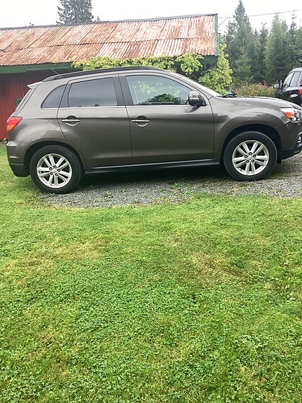 Mitsubishi ASX 2 of 16