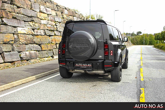 Land Rover Defender 110 13 of 30