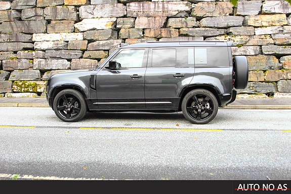 Land Rover Defender 110 4 of 30