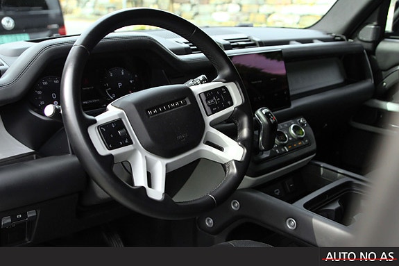 Land Rover Defender 110 15 of 30