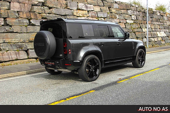 Land Rover Defender 110 12 of 30