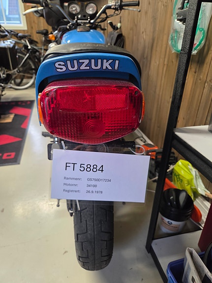 Suzuki GS 750 12 of 12