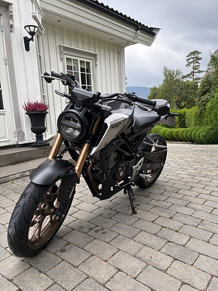 Honda CB 125 R 3 of 8