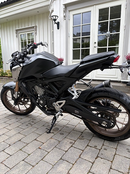 Honda CB 125 R 4 of 8