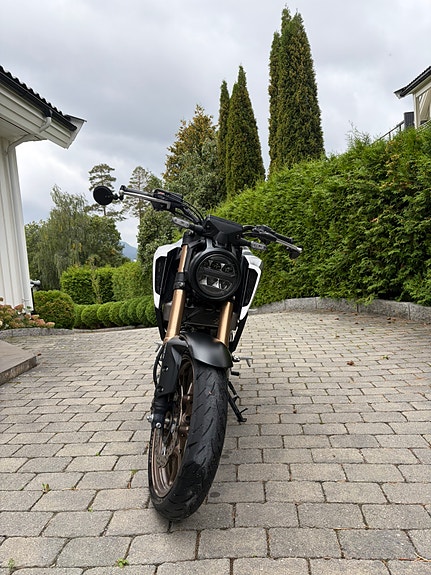Honda CB 125 R 2 of 8
