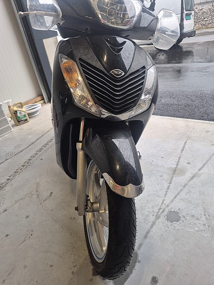 Honda SH 125 4 of 6