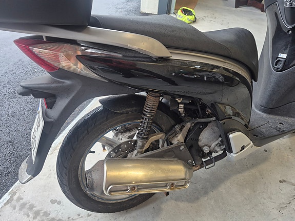 Honda SH 125 2 of 6