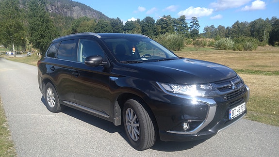 Mitsubishi Outlander 2 of 4